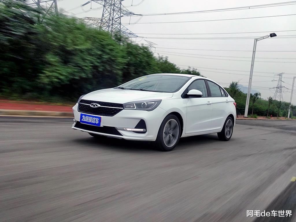 吉利远景|时尚与实用之间的纠结，吉利全新远景对比奇瑞艾瑞泽5