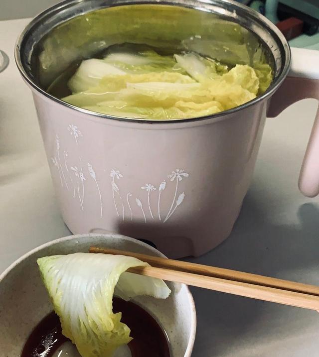 白菜|吃一个星期的水煮白菜,即使我吃的样子很狼狈,瘦的样子很可爱