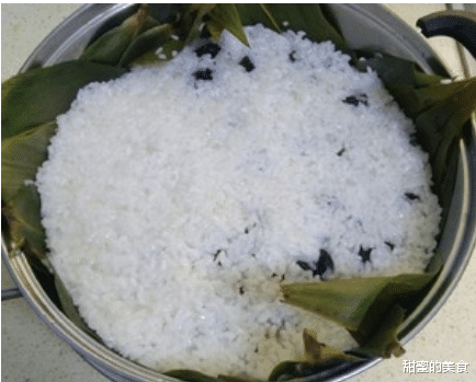 凉糕▲夏天到了，糯米一定要试试这种做法，香甜软糯，一口咬下去真解馋