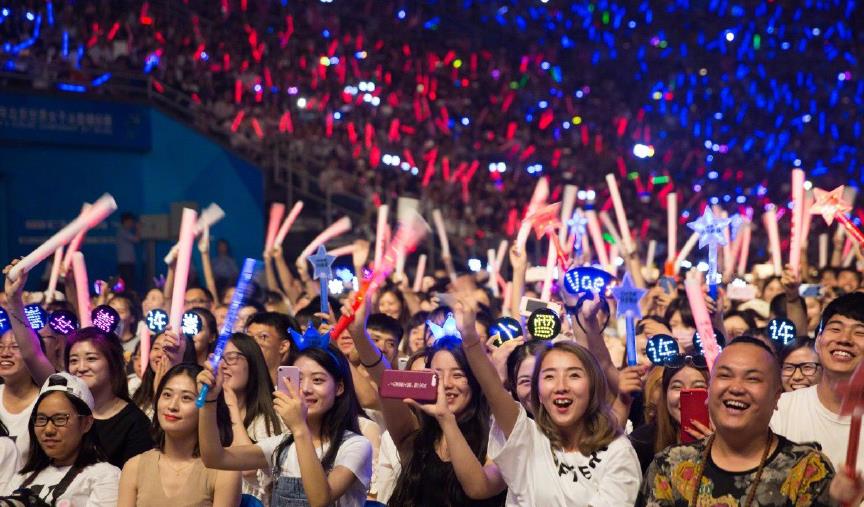 许嵩|初心不改的男歌手,从不“营业”自己,演唱会却“座无虚席”!