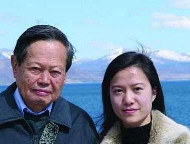 【杨振宁】96岁杨振宁依然硬朗，但如今后代子女却这样了