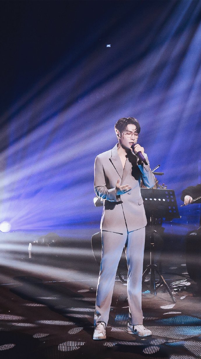 「张艺兴」钢琴加音乐下的王子，张艺兴