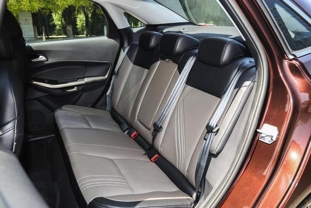 「福特福睿斯」9万如何选？福特福睿斯还是启辰D60？对比后能否找到差距？