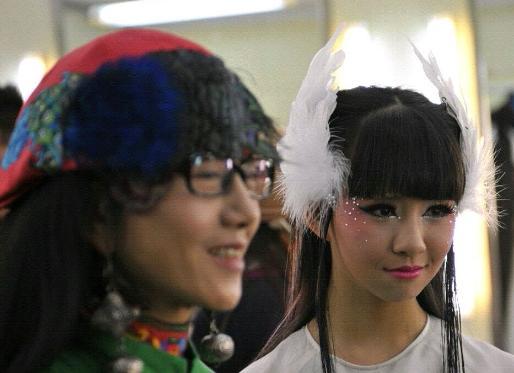 小彩旗@春晚连转4小时的小彩旗，21岁胖到认不出，杨丽萍: 不考虑再培养她