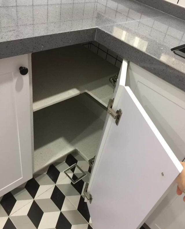 |12个厨房装修案例：想让厨房装修效果好，挑好橱柜颜色很重要！