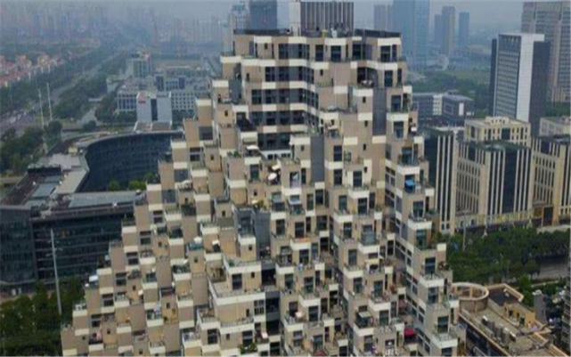 『』中国“金字塔”大楼火了，邻居串门不用走楼梯，恕我直言：开眼了