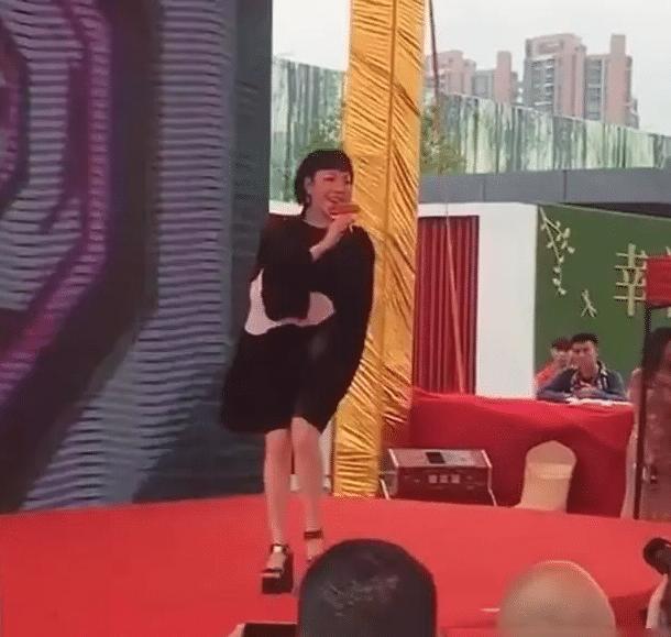 吴莫愁|从1.3亿代言费到县城卖唱，“消失”2年的吴莫愁，到底得罪了谁？