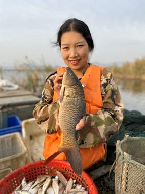 地质灾害|她在水泊梁山当村播，帮村里骨癌老人卖蒲扇，带领50多位村妇致富