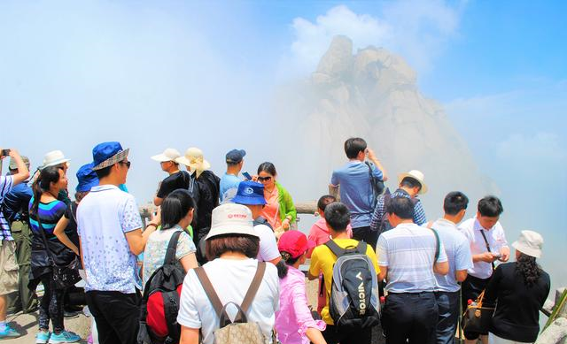 『天柱山』它是世界地质公园,5A景点,最高峰1488