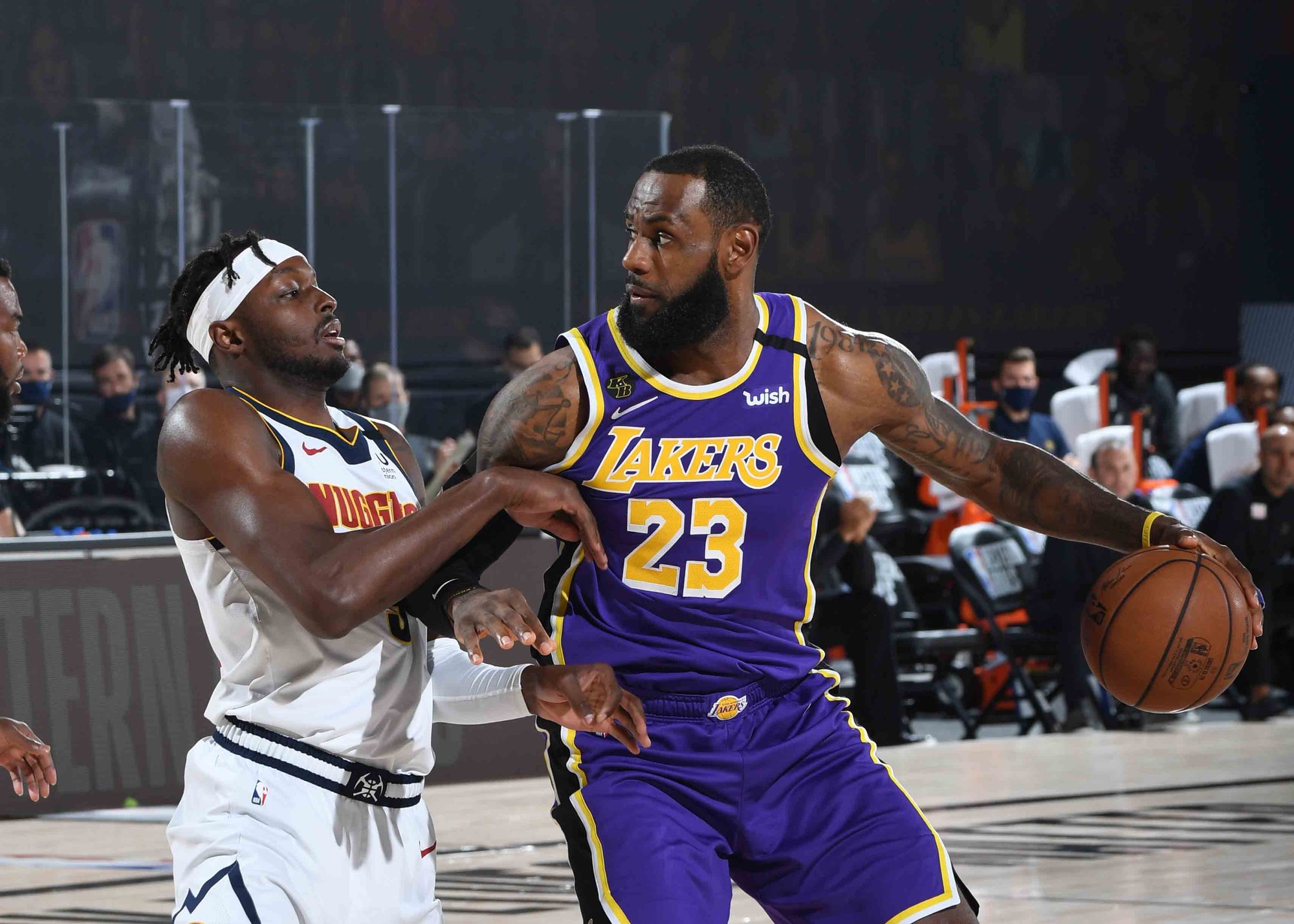 勒布朗·詹姆斯|湖人进入总决赛后，詹姆斯平静发声！颁奖典礼上，你还是露馅了