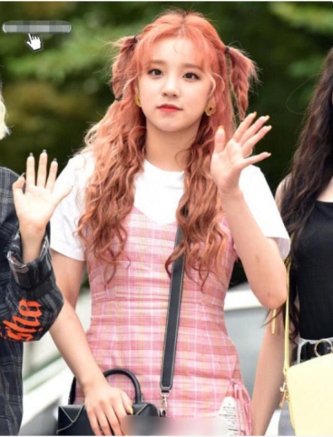 宋雨琦|有一种“整容”叫宋雨琦卷发拉直,看到照片后:真的很美!