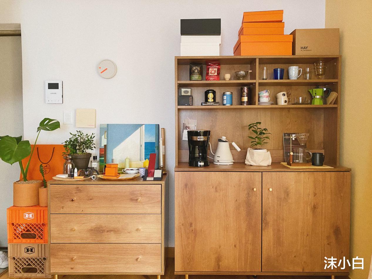 老年小妙招|27㎡商住宅，一开门就是厨房，床底没收纳衣服塞阳台！太自在了