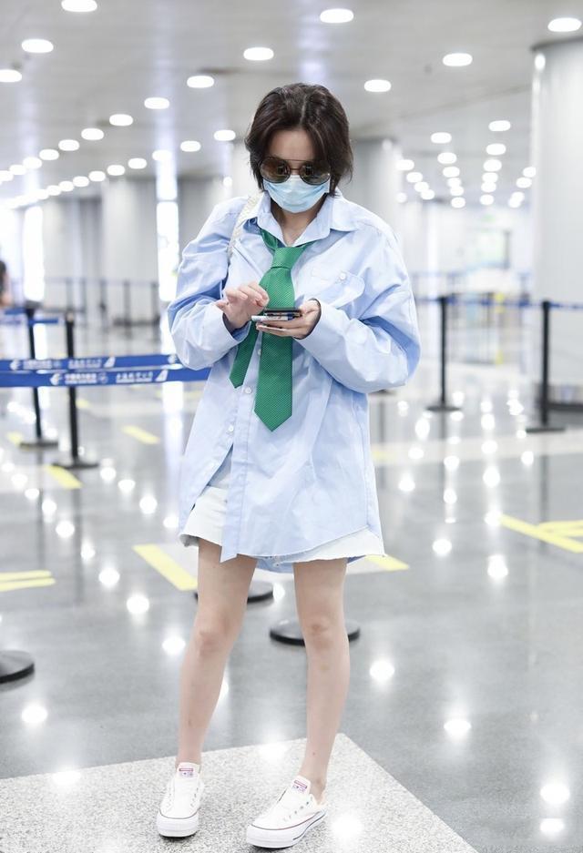 『短发』有种霸气叫张馨予剪短发，男人都“眼红”，穿衣打扮太可了