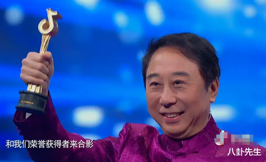 戚薇|星动夜超高清镜头暴露明星真容：宋茜圆润，戚薇脸僵，张萌妆感重