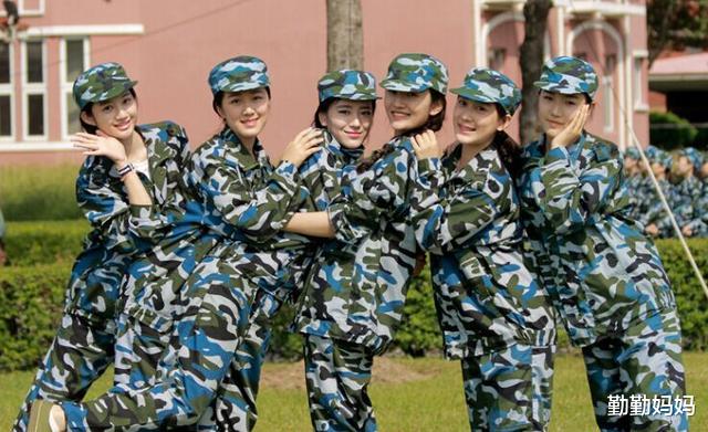 大学|大一新生开学如何做自我介绍？做到两说两不说，让你人缘好到爆