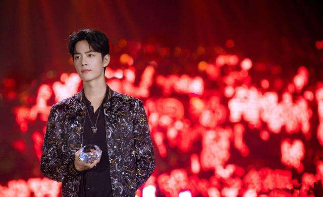 『肖战』肖战新歌破乐坛销量纪录，却凸显三点隐患，口碑骤降、路人没兴趣