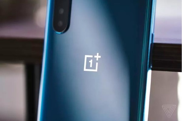 |一加Clover曝光：1499元能买到挖孔屏加三摄，你冲吗？