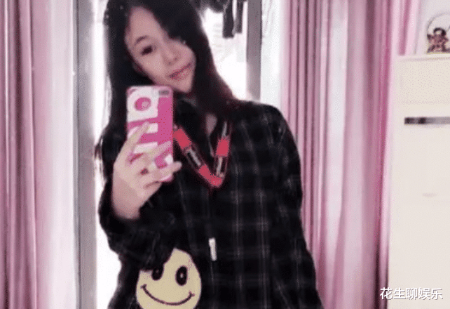 『斗鱼』曾经靠打“擦边球”的斗鱼三骚，现在怎么样了？