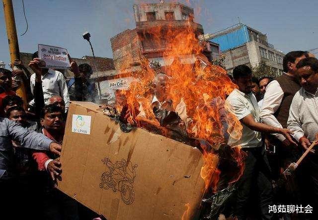 印度@对华抵制升级！印度怒砸中国手机电视，扬言要让中国亏损1000亿！