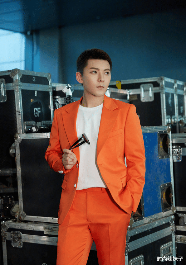 陈翔|陈翔剪寸头堪比“整容”,帅出新高不敢认,毛晓彤看了都后悔