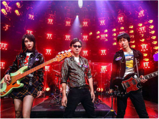 泰勒·斯威夫特|乐队的夏天这期，一把木吉他白衬衫，主唱的声音走进了心里!