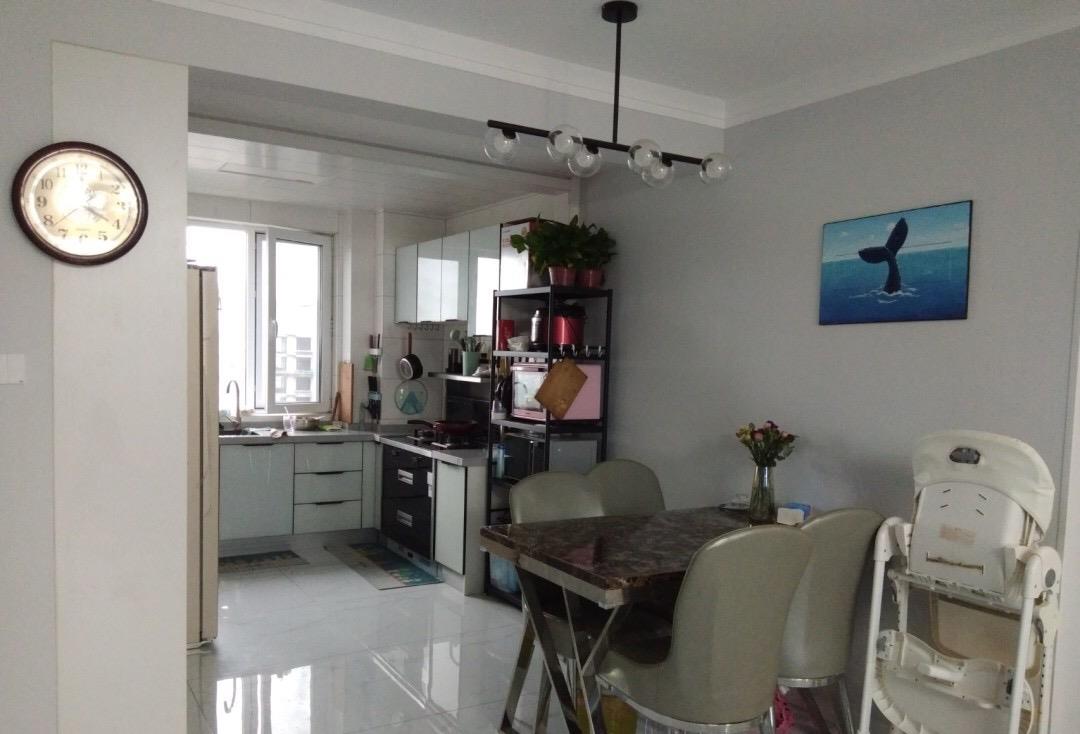 |终于乔迁新房，特别开心，做了嵌入式的鞋柜很实用，一家人都满意