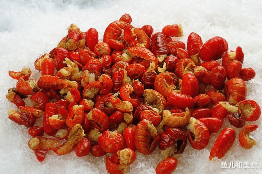 「小龙虾」虾尾明明都是肉，为何比整只小龙虾便宜不少？其中原因了解吗