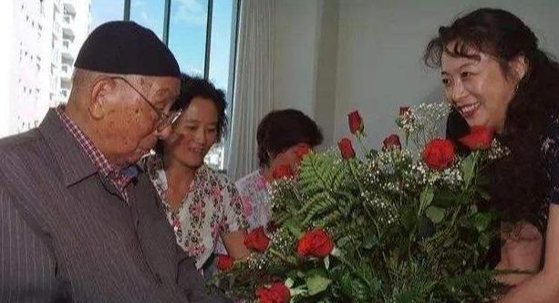 张学良|张学良被软禁54年,吃喝嫖赌常干,晚年说出活到101岁的秘密