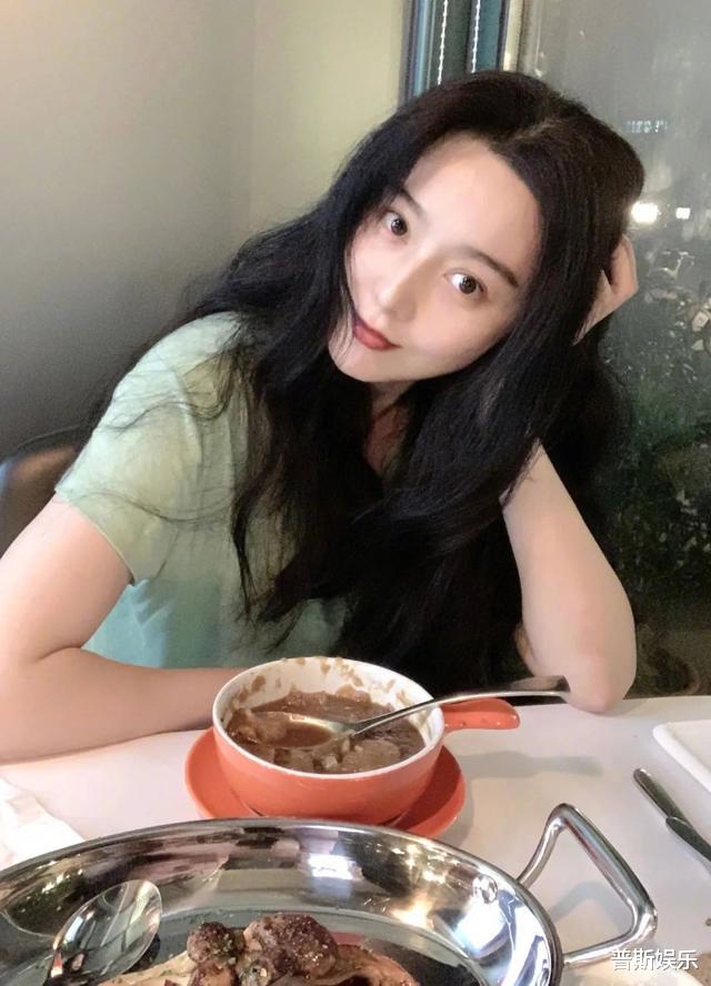 范冰冰|范冰冰妈妈：美貌不输给大明星女儿，高龄产子范丞丞让女儿背黑锅