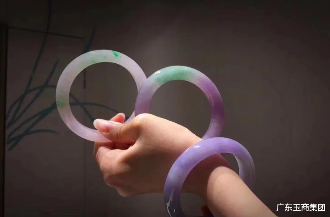 翡翠|春带彩翡翠那么美，怎么挑才对？