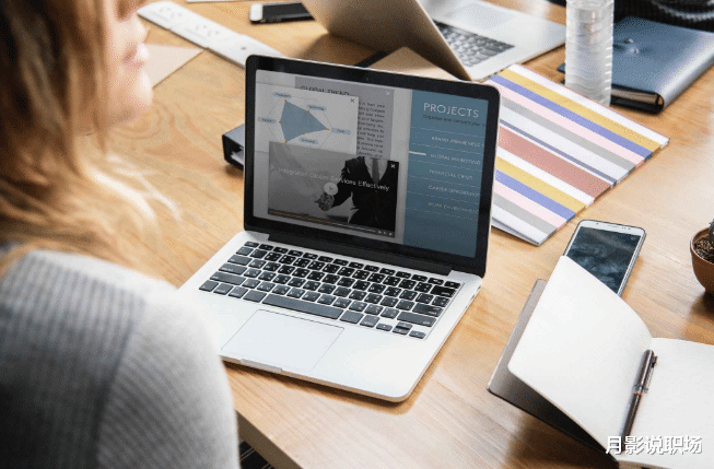 :与领导关系再好,高情商的人也不做这3件事,否则职场路越走越窄