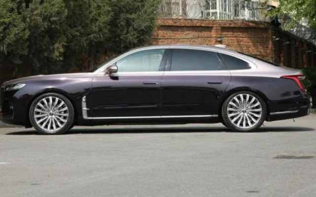 【红旗】亚洲龙买早了！红旗H9实车到店，3.0T V6缸+后驱，比A4L还香