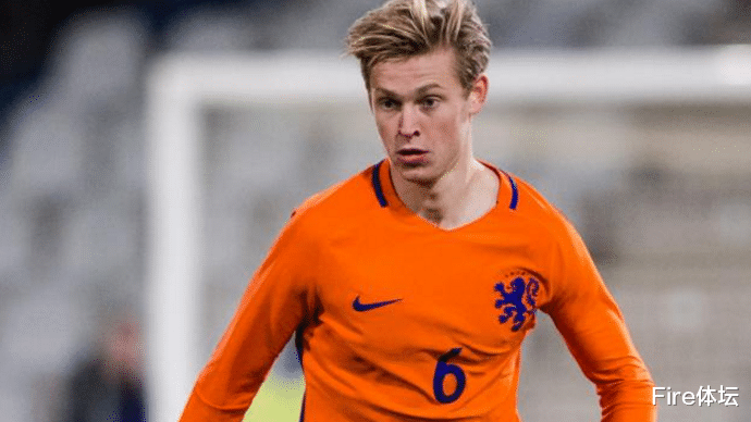 巴塞罗那|荷兰队现场教学巴萨!23岁巨星被轻松激活,或成科曼麾下中场核心