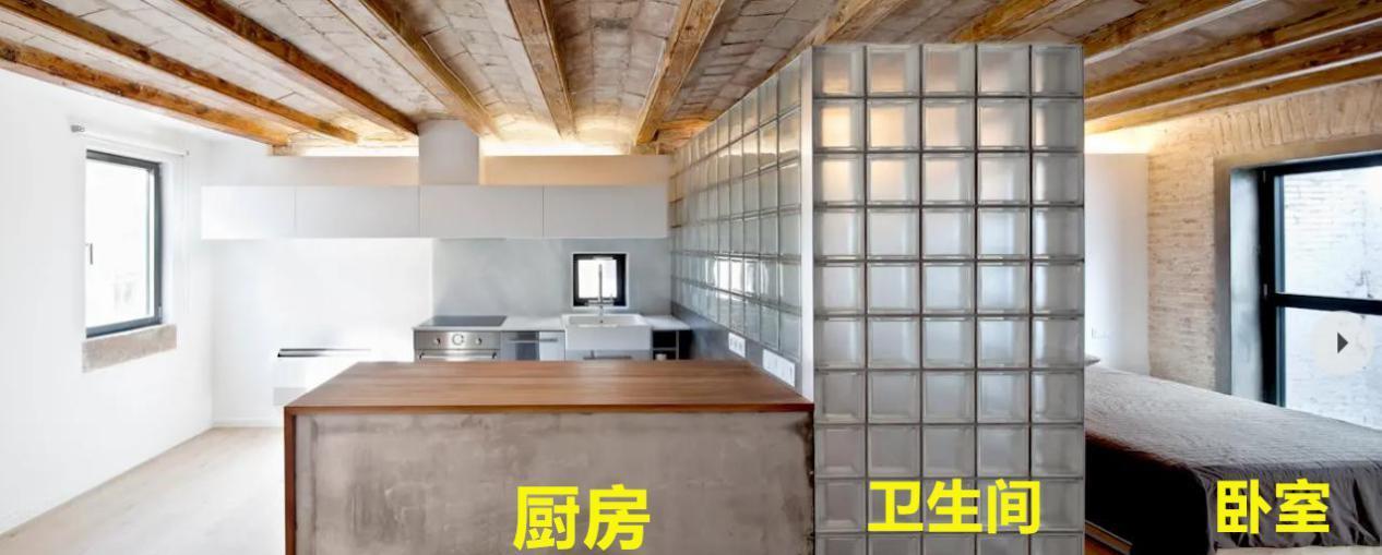 |不砌墙用玻璃砖围成个淋浴房，采光通风没话说，节省预算才是关键