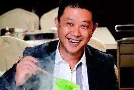 移民|“吃里扒外”的富豪，在国内狂赚百亿，转头去“回报”外国！