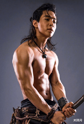 刘宪华|刘宪华为电影《征途》练出鲨鱼线，拍摄期间：“见缝插针撸铁”