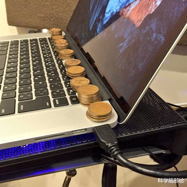 笔记本电脑|日本网友发明了一种奇葩的电脑散热方式