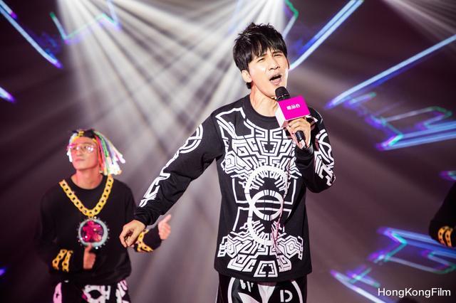 大张伟|乐队圈的人都视他为叛徒的烂歌制造机，但没有他我不会打开乐夏