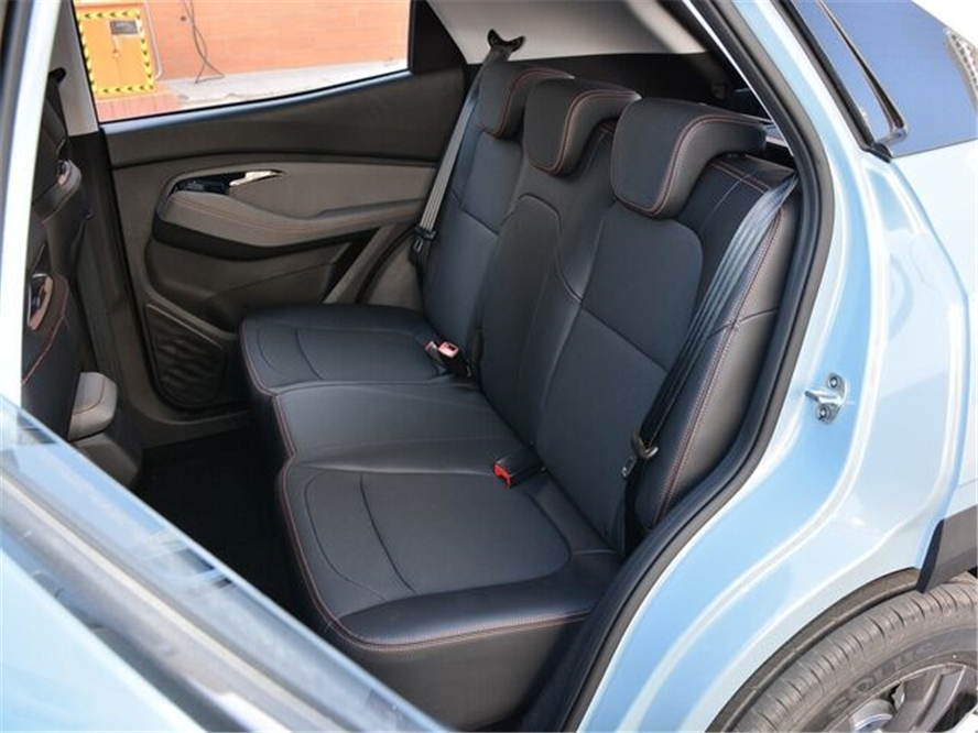 「宝骏」宝骏又出“百姓车王”！6万出头就浑身科技，有这车惦记啥飞度