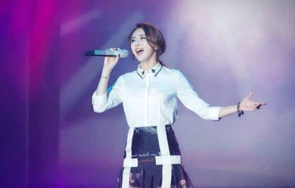 陈冰@她瞒着丈夫参加好声音,走红后却声称自己未婚, 下台就和丈夫离婚