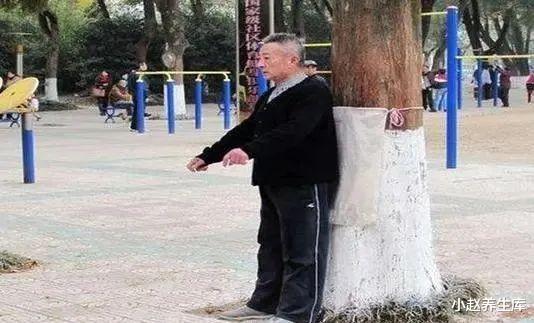 「肾衰竭」46岁男子,查出肾衰竭,提醒:身体出现4种表现,尽早查肾功能