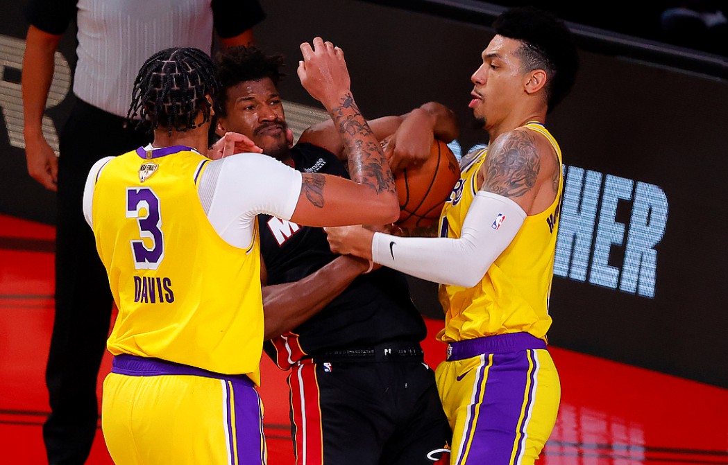 湖人队|夺冠之战！热乎2人恐将缺席，詹皇领先FMVP，裁判或阻湖人夺冠