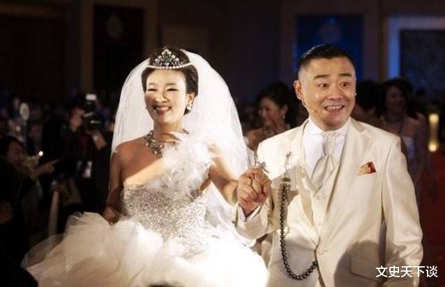 周立波|10年前,42岁浙江女富豪胡洁,嫁二婚的周立波,如今过得怎么样了