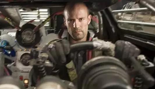 『死亡飞车』喂饱所有男性的幻想，这部电影做到了！