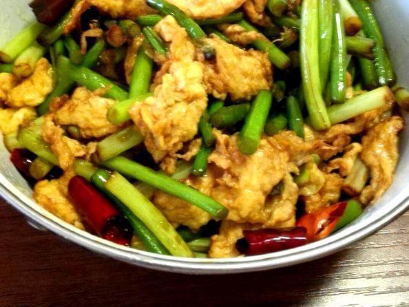 『猪肉』红烧软骨，猪肉烤茄夹，蒜薹炒鸡蛋这几道家常菜的做法