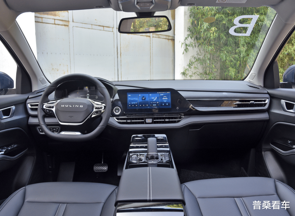 五菱|五菱造出平民高端车！豪华座舱+6座，1.5T仅8.98万，舒适堪比GL8