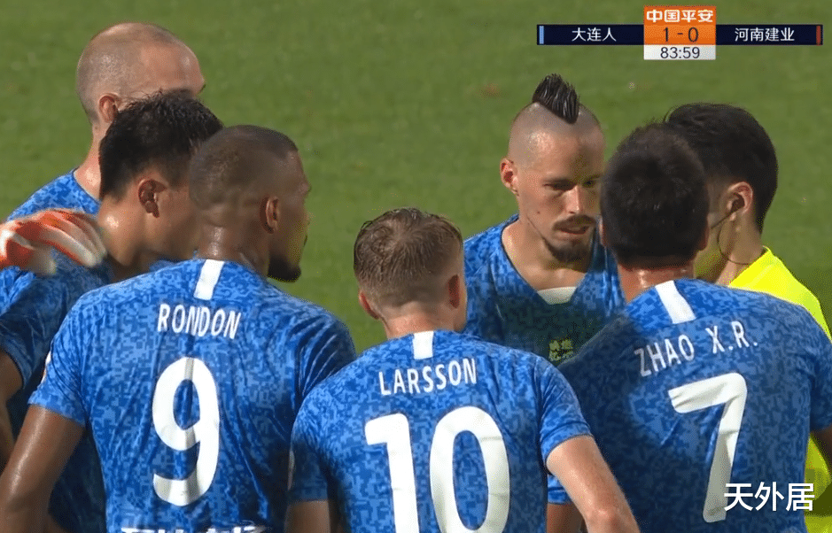 河南建业|中超神剧情：裁判吹掉绝杀+送出红牌太刺激，遭双方球员围攻！
