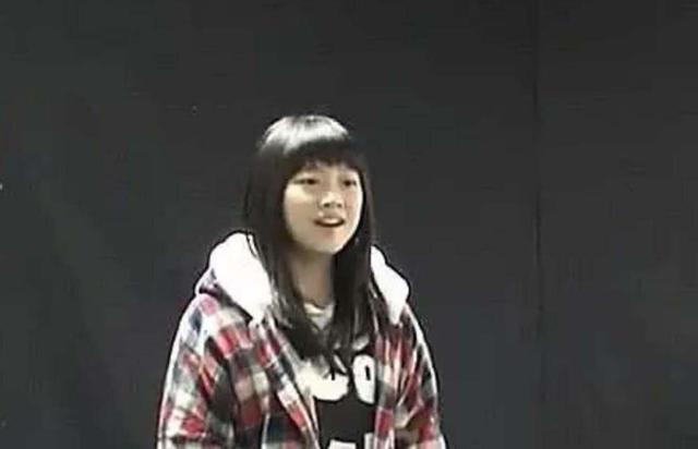 冯提莫|冯提莫“艺考照”被扒，当年网红滤镜还没发明，样子过于真实！