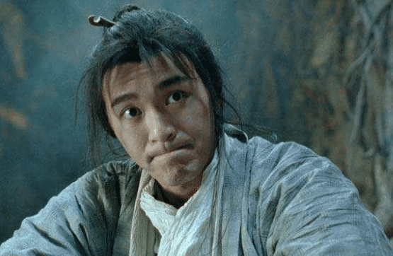 周星驰|还记得被周星驰“一弹”成名的小胖子吗？如今长大后帅到认不出！