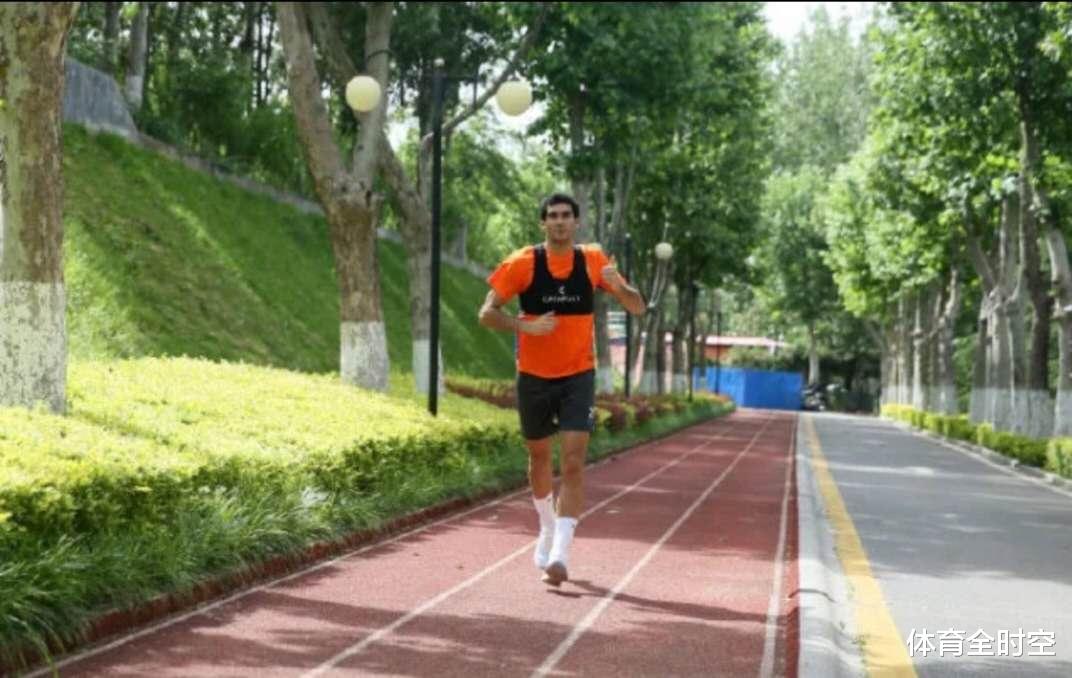 【山东鲁能】费莱尼痊愈归队晒照表感谢！照片中鲁能训练基地再次成为焦点，真是五星级！